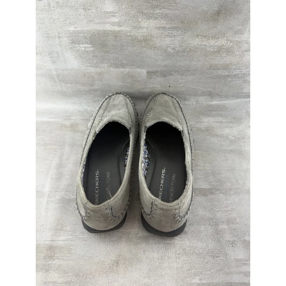 Skechers Relaxed Fit Suede Loafers Gray Memory Foam 48930TX Women Sz 7.5